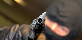 Tentato furto nel Cuneese, gioielliere spara e uccide due rapinatori