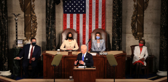 Biden al Congresso: "L 'America si &egrave; rimessa in marcia"