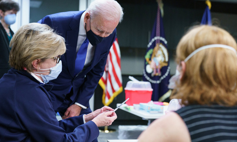 Covid Biden 4 luglio festeggeremo indipendenza virus vaccino