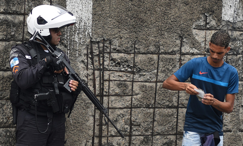 Brasile battaglia polizia favelas rio de janeiro
