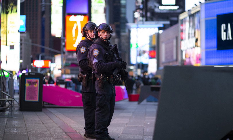 bimba ferita sparatoria Times Square