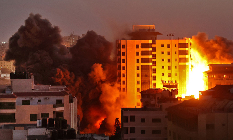 pioggia razzi israele tempesta fuoco gaza