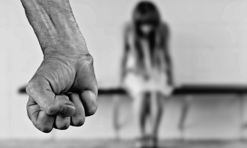 arrestato foggiano uomo anni maltrattato picchiato moglie figli