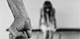 Arrestato nel Foggiano un uomo che per anni ha maltrattato e picchiato la moglie e i sei figli