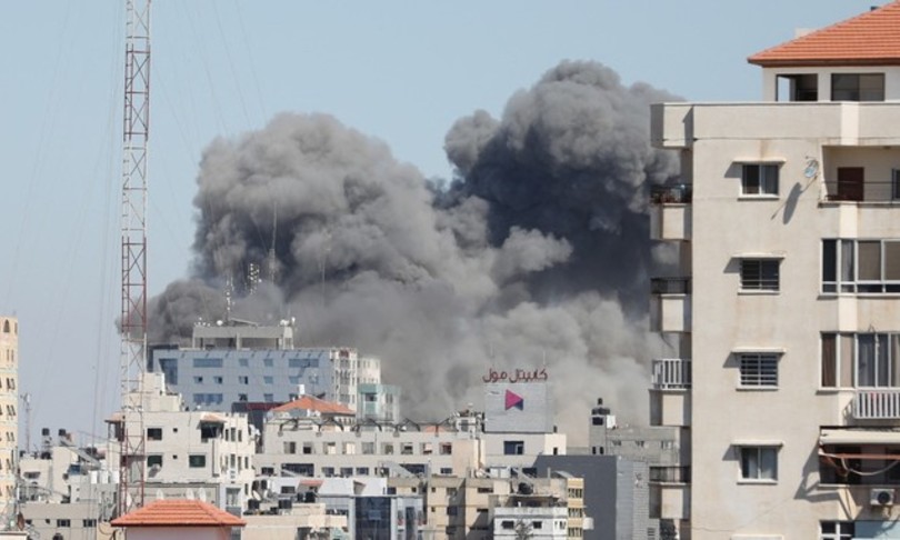 Gaza Israele colpisce palazzo media evacuato