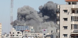 Israele fa evacuare e abbatte il palazzo dei media a Gaza