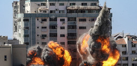 La 'torre dei giornalisti' a Gaza è stata distrutta dagli israeliani