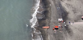 Riaprono le spiagge a Ostia, ma non c'è l'annunciato pienone