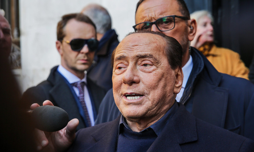 berlusconi dimesso da ospedale san raffaele