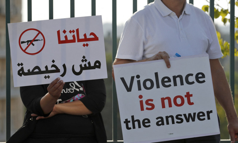 arabi ebrei insieme piazza israele no violenze