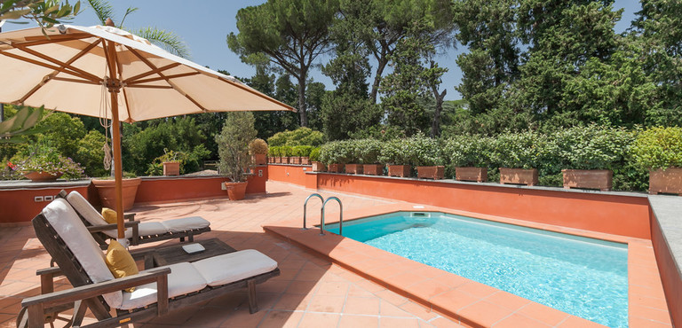 bimbo di 2 anni muore annegato nella piscina della villetta di famiglia