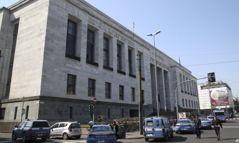 Donna ambiente sociale accusa false generalità