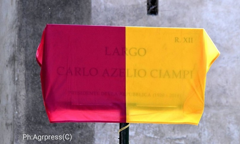 targa ciampi raggi rimuove responsabile errore