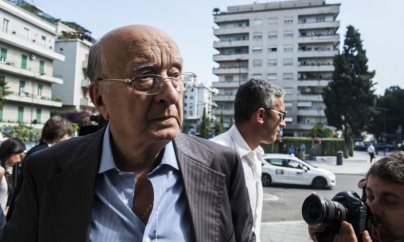 Ciriaco De Mita litiga con avversari politici