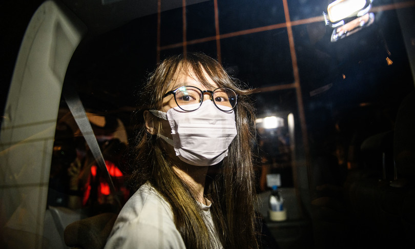 Hong Kong libera attivista pro-democrazia Chow