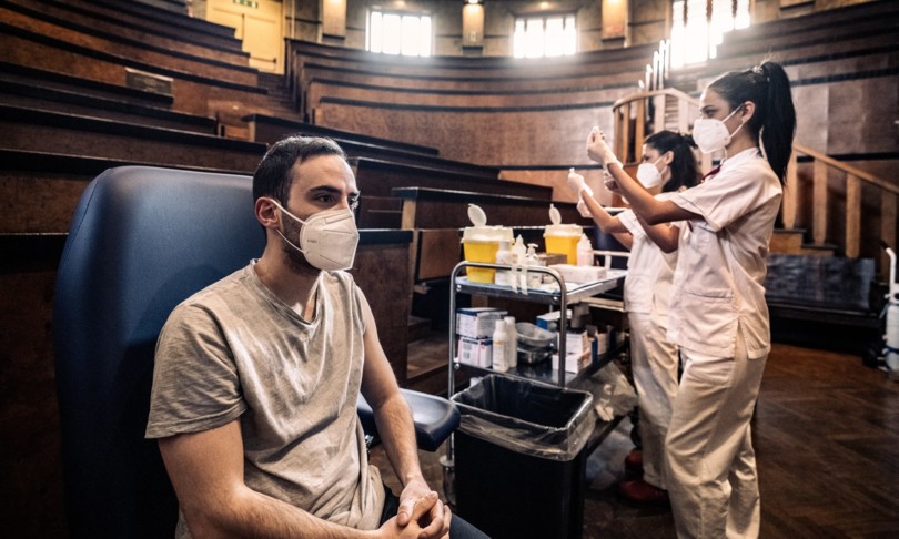 vaccinazione eterologa astrazeneca pfizer mix vaccini
