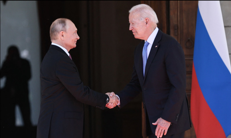 stretta mano Biden Putin