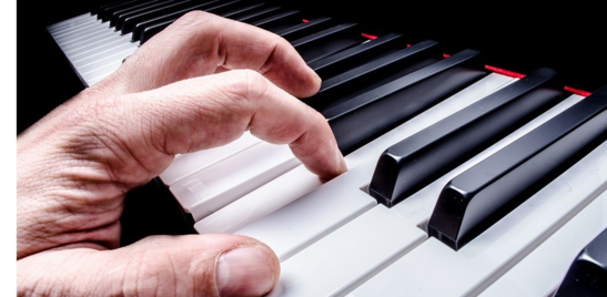 Il pianista che sogna una seconda vita grazie alla legge Bacchelli