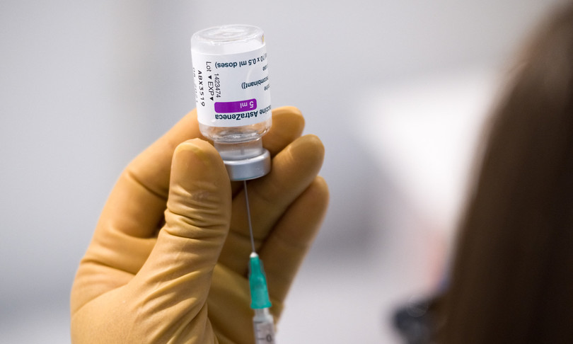esperti divisi su richiamo astrazeneca