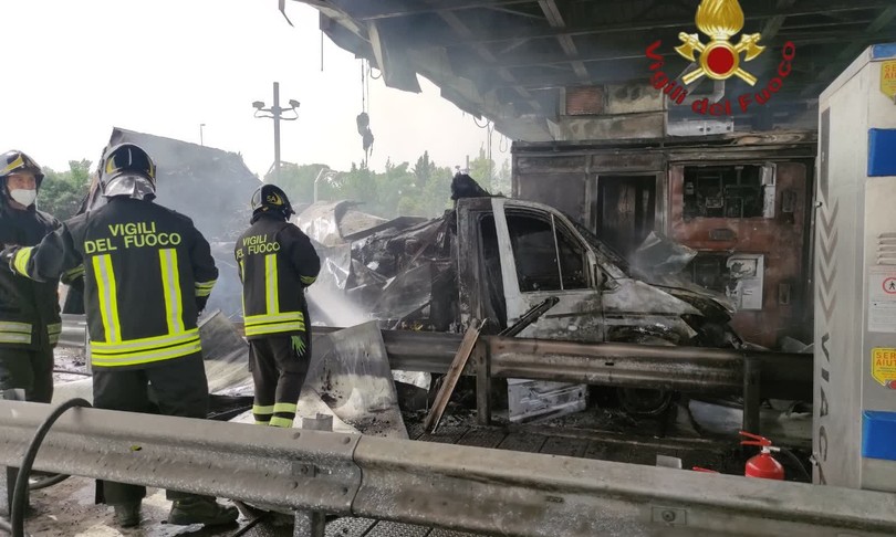 autocarro incendio casello fiano romano