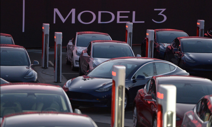 tesla ritira auto mercato cinese