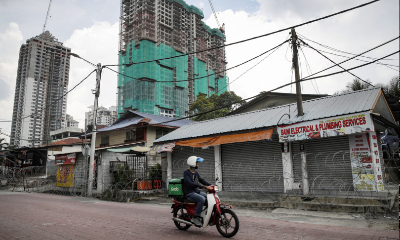 malaysia bandiere bianche sulle case per chiedere aiuto