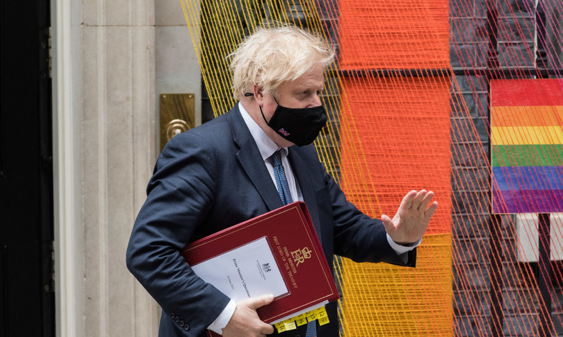 johnson stretta odio in rete stadi vietati ai tifosi razzisti