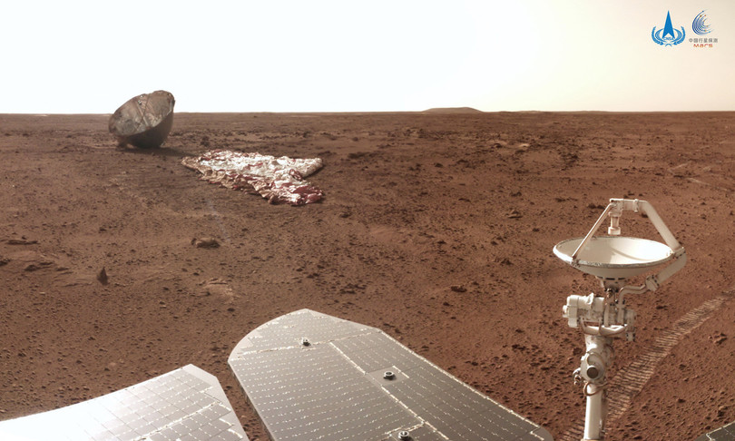 spazio rover zhurong fotografa guscio che l'ha portato su marte