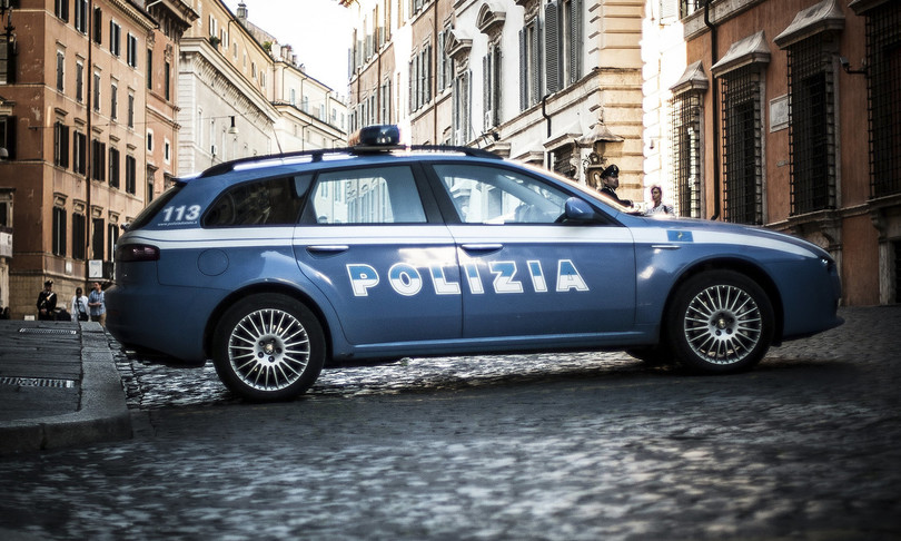 ubriaco litiga investe tre giovani pavia