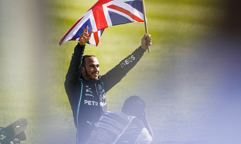 hamilton vince silverstone leclerc secondo