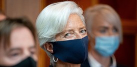 Lagarde: "Tassi bassi più a lungo. Bene la ripresa, ma attenzione al Covid"