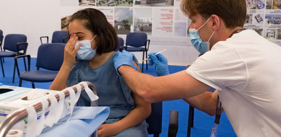Effetto Draghi: boom di prenotazioni, ma un cinquantenne su 4 non vaccinato