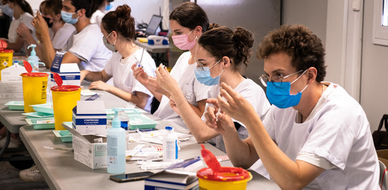 Sono 6.171 nuovi casi di Covid e 19 i decessi. Aumentano ricoveri e terapie intensive