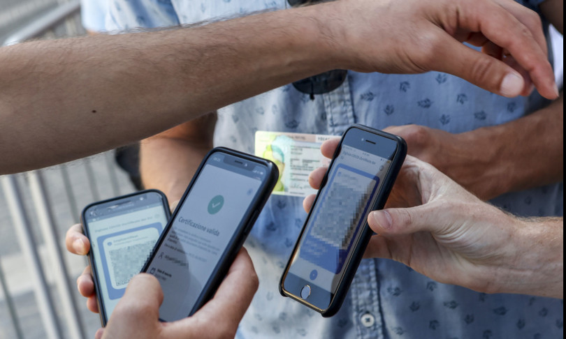 falsi green pass su telegram blitz polizia