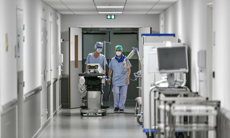 covid calano nuovi casi in ospedale no vax