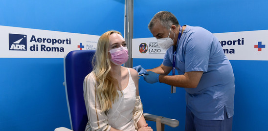 La terza dose di vaccino è stata somministrata a 6.803 persone nel primo giorno