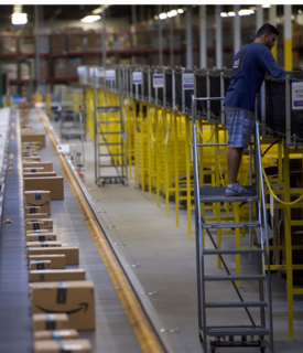 Amazon ha aumentato la paga ai dipendenti della logistica