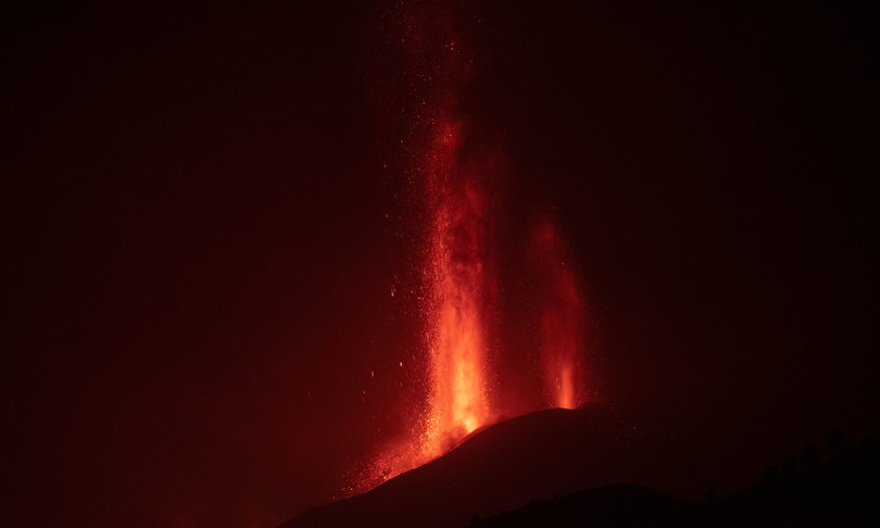 canarie piramide lava oceano cumbre vieja