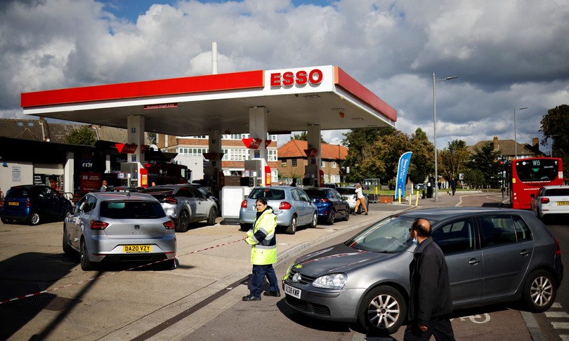 crisi carburante Gran Bretagna spinge uso monopattini
