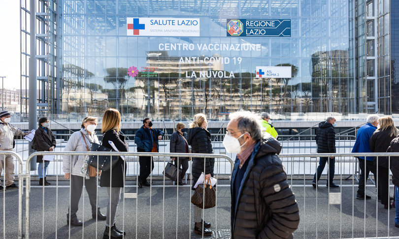 chiude centro vaccino della nuvola roma