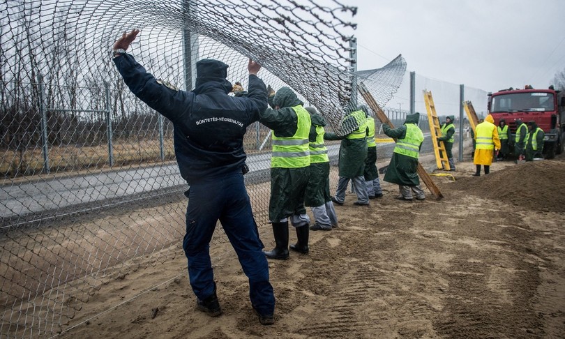 barriere muri frontiere contro migranti