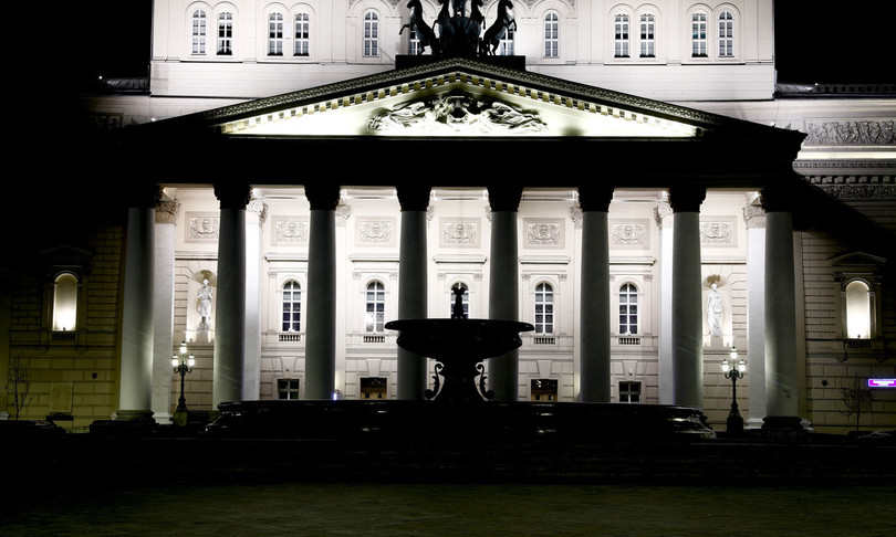 attore russo morto schiacciato da scenografia teatro bolshoi