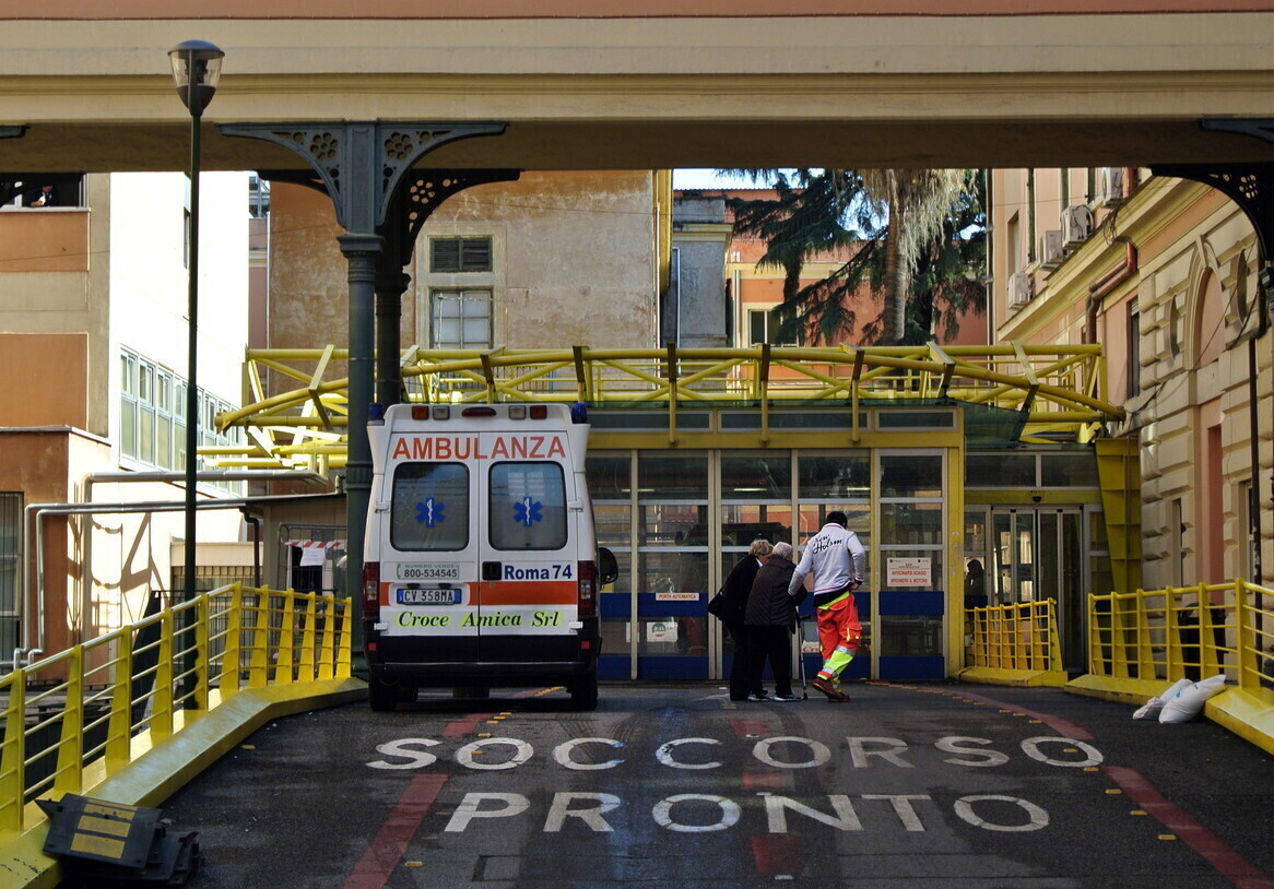 Sente uno sparo e scappa, ladro si ferisce scavalcando e muore. Salvini: "Difesa legittima"