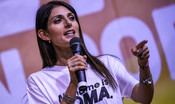 La nuova partita di Virginia Raggi dentro al M5s