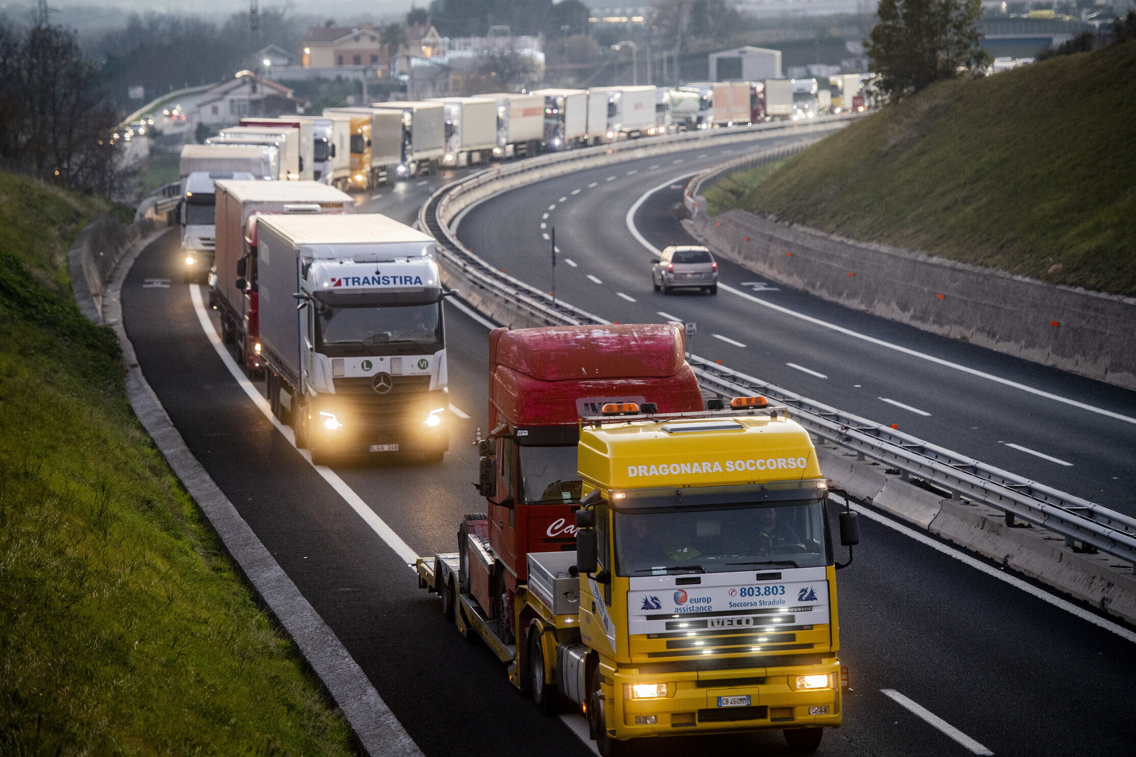 Caro carburanti, senza interventi verso il blocco dell'autotrasporto