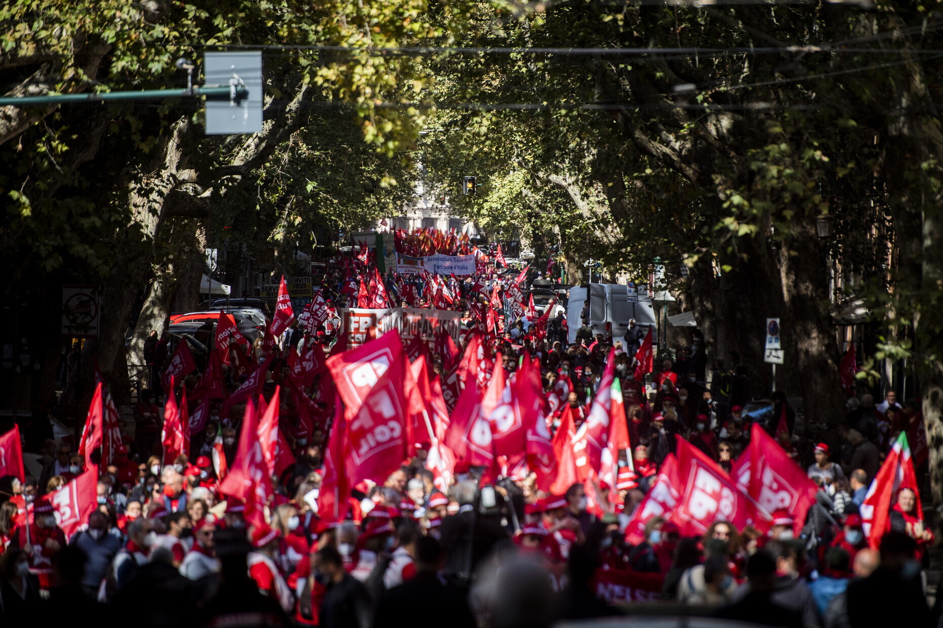 La lettera aperta di Fiom e Cgil a Meloni: "Attendiamo risposte per migliaia di lavoratori"