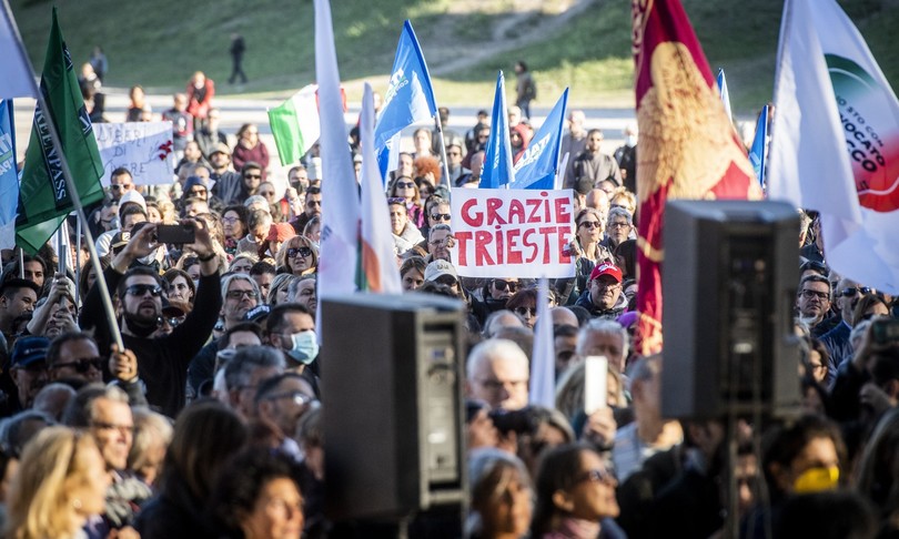Ultimatum a portuali Trieste blocco non si puo tollerare