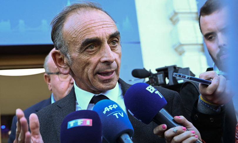 Francia Zemmour punta fucile su giornalisti e ride polemiche