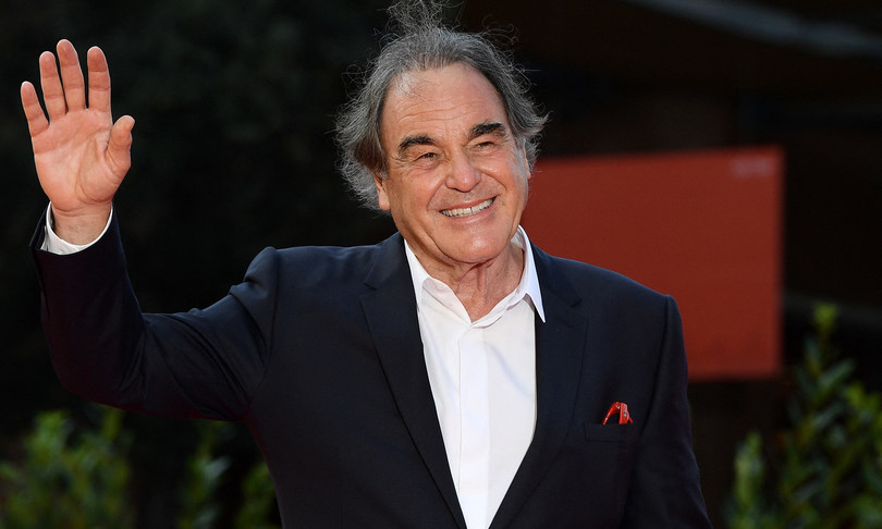 regista oliver stone roma appello biden file kennedy