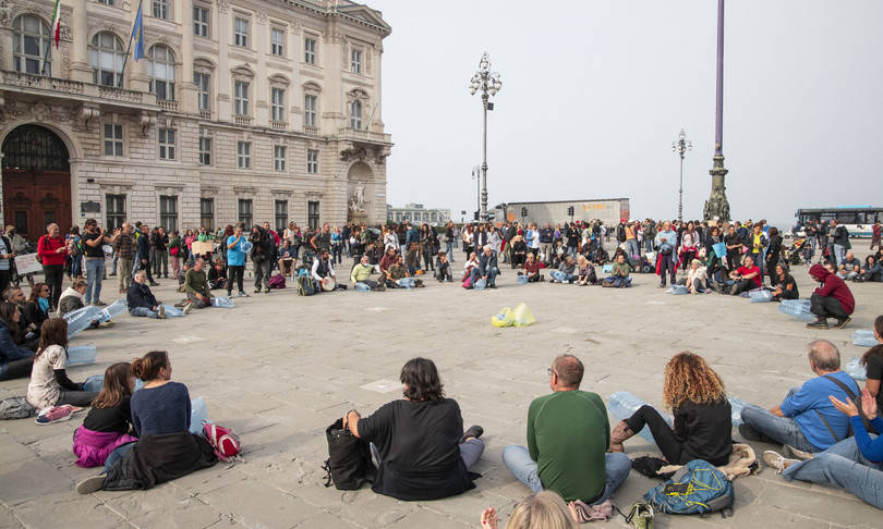 green pass divisioni spezzano protesta trieste